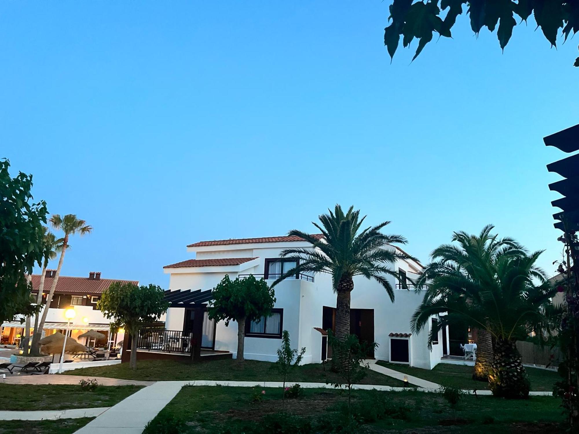 Nuramar Aparthotel Кала'н Бош Екстериор снимка