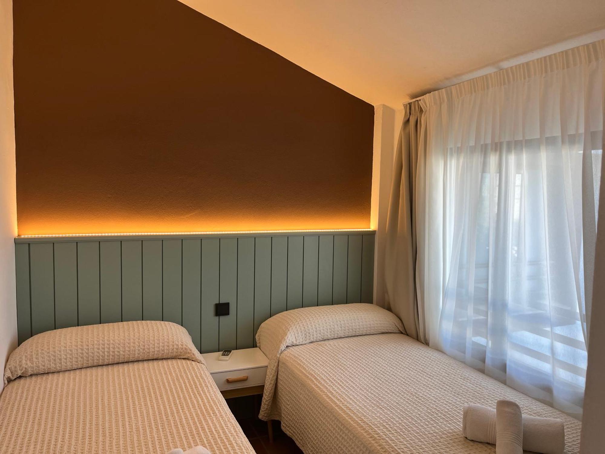 Nuramar Aparthotel Кала'н Бош Екстериор снимка
