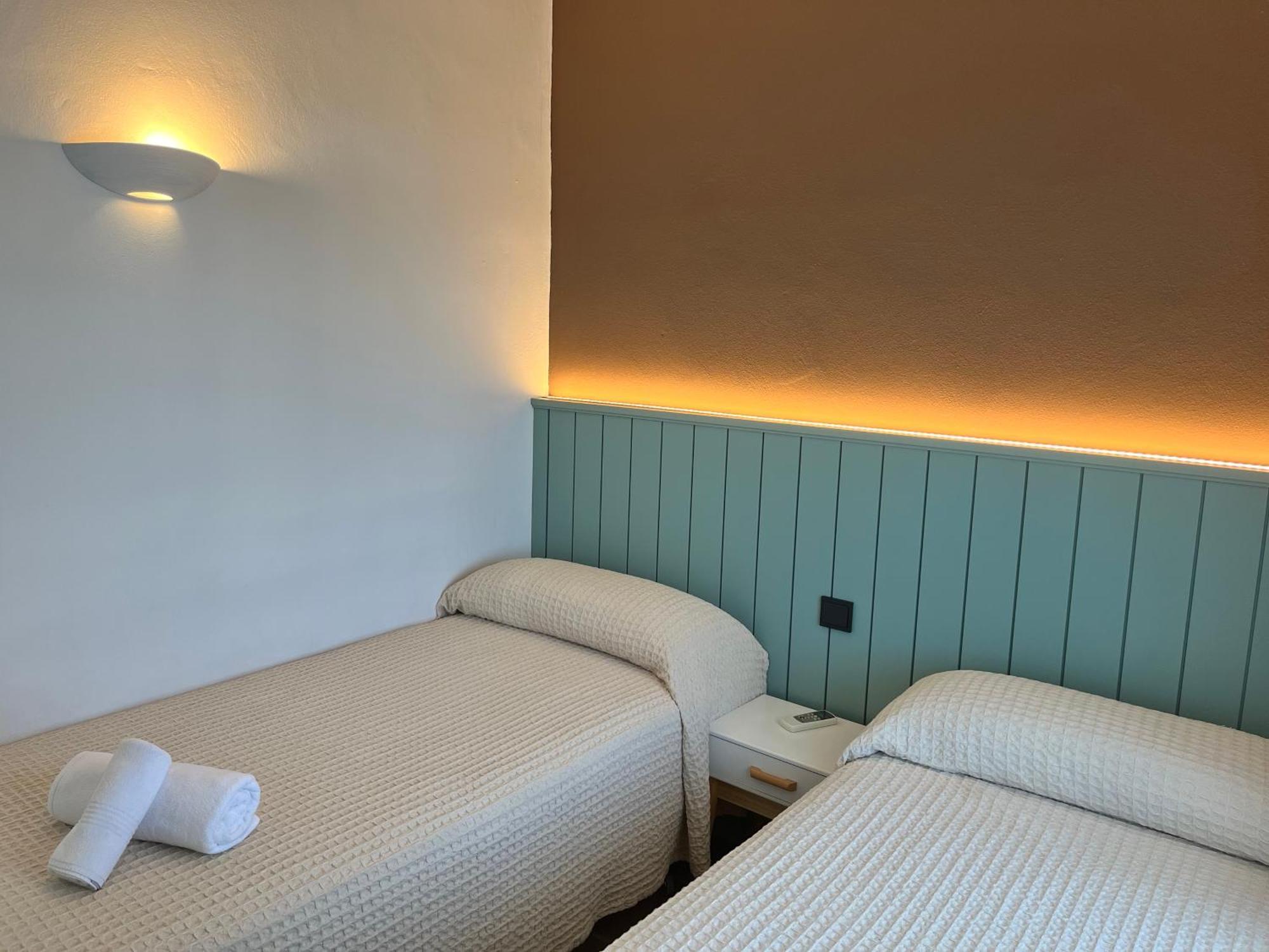 Nuramar Aparthotel Кала'н Бош Екстериор снимка