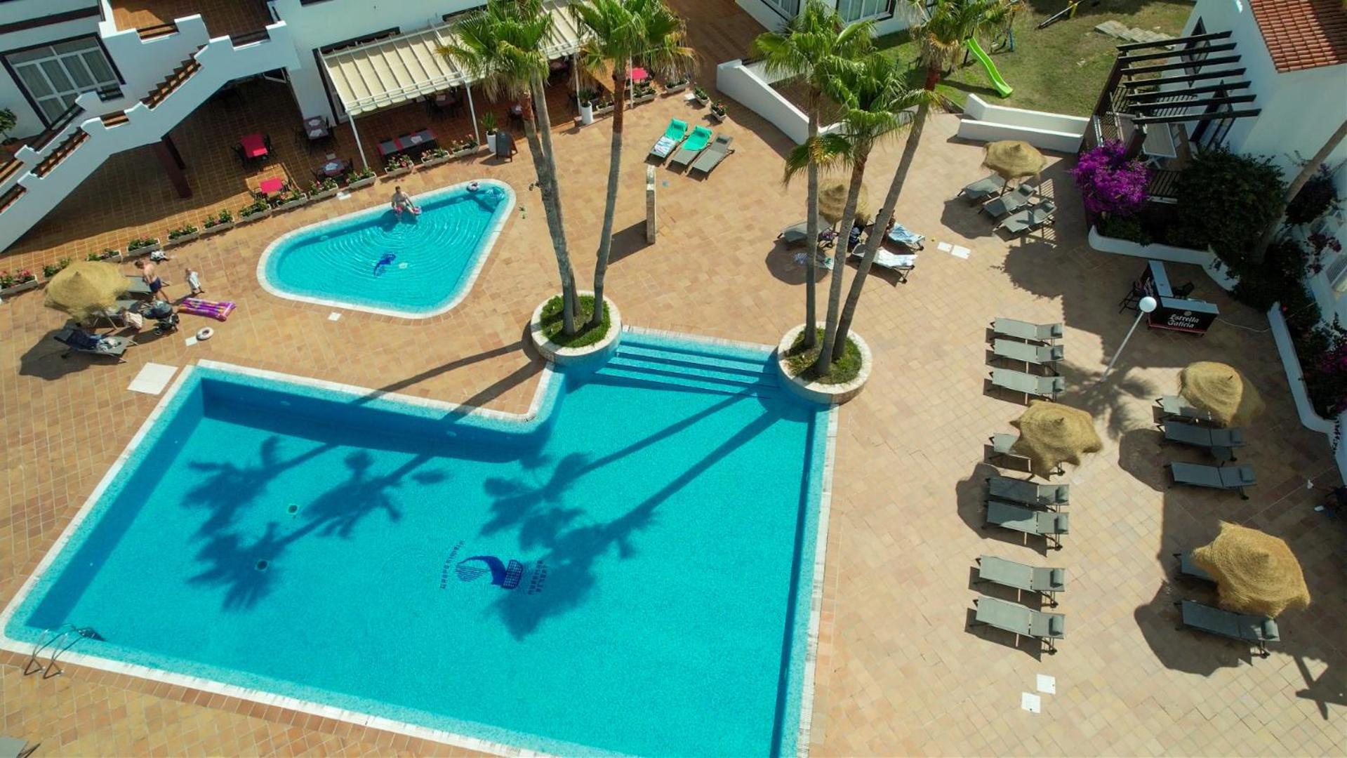 Nuramar Aparthotel Кала'н Бош Екстериор снимка
