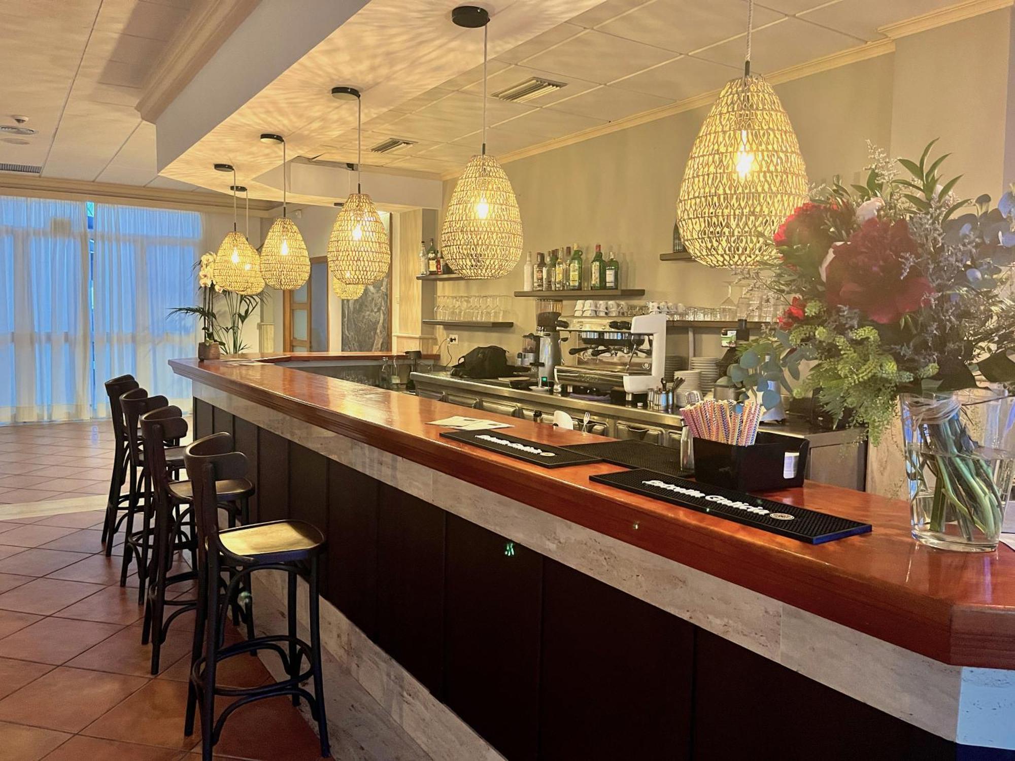Nuramar Aparthotel Кала'н Бош Екстериор снимка