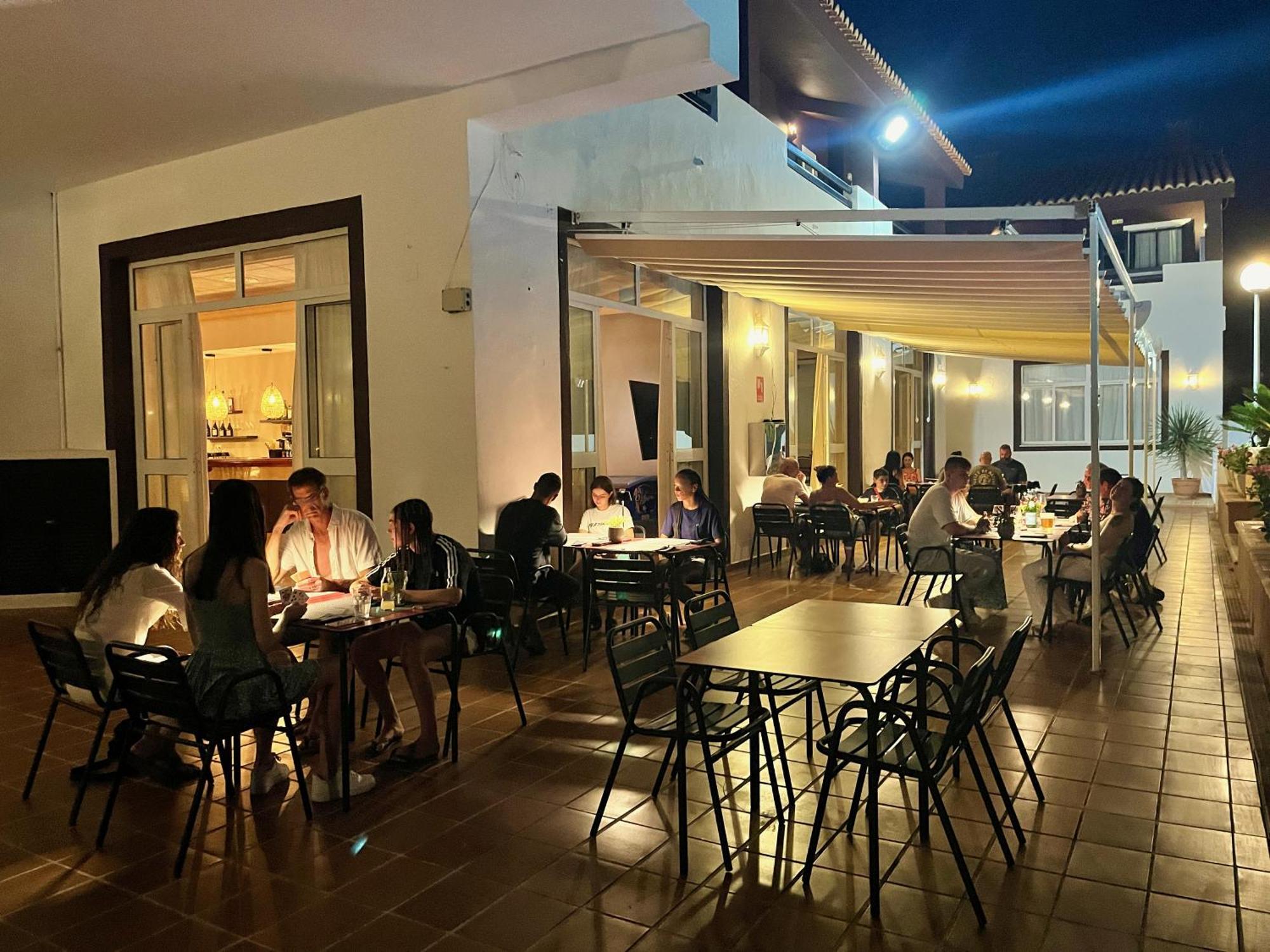 Nuramar Aparthotel Кала'н Бош Екстериор снимка