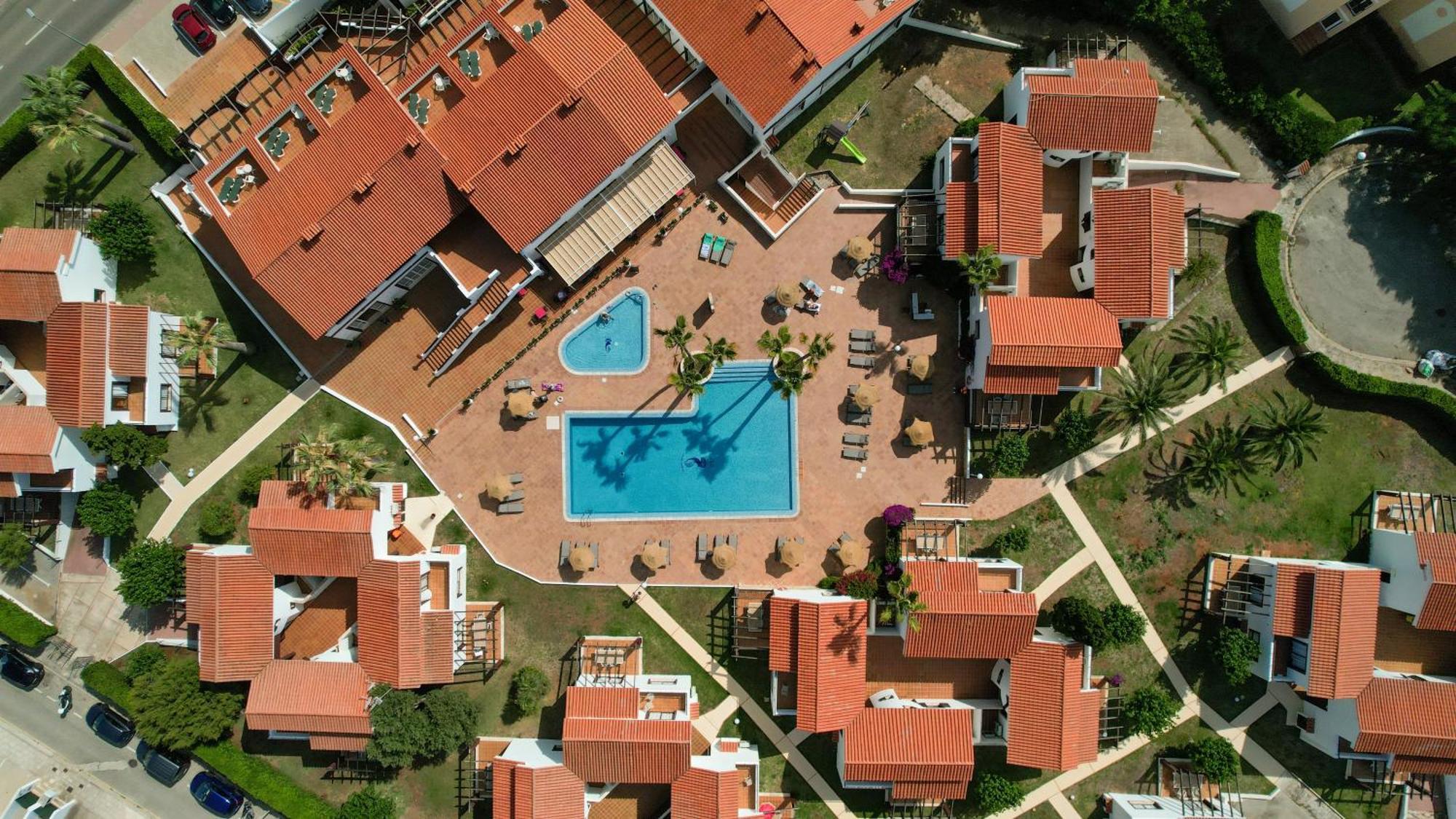 Nuramar Aparthotel Кала'н Бош Екстериор снимка