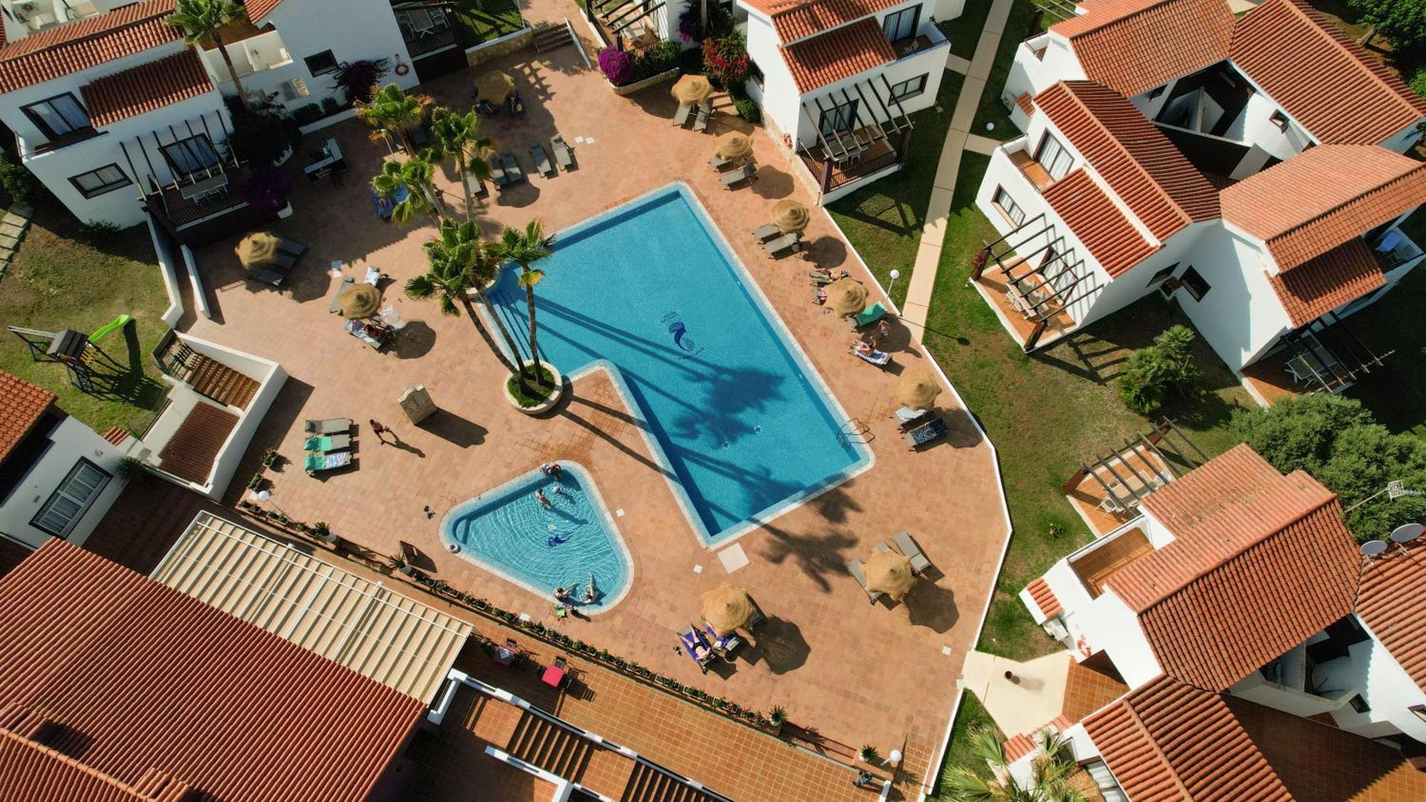 Nuramar Aparthotel Кала'н Бош Екстериор снимка