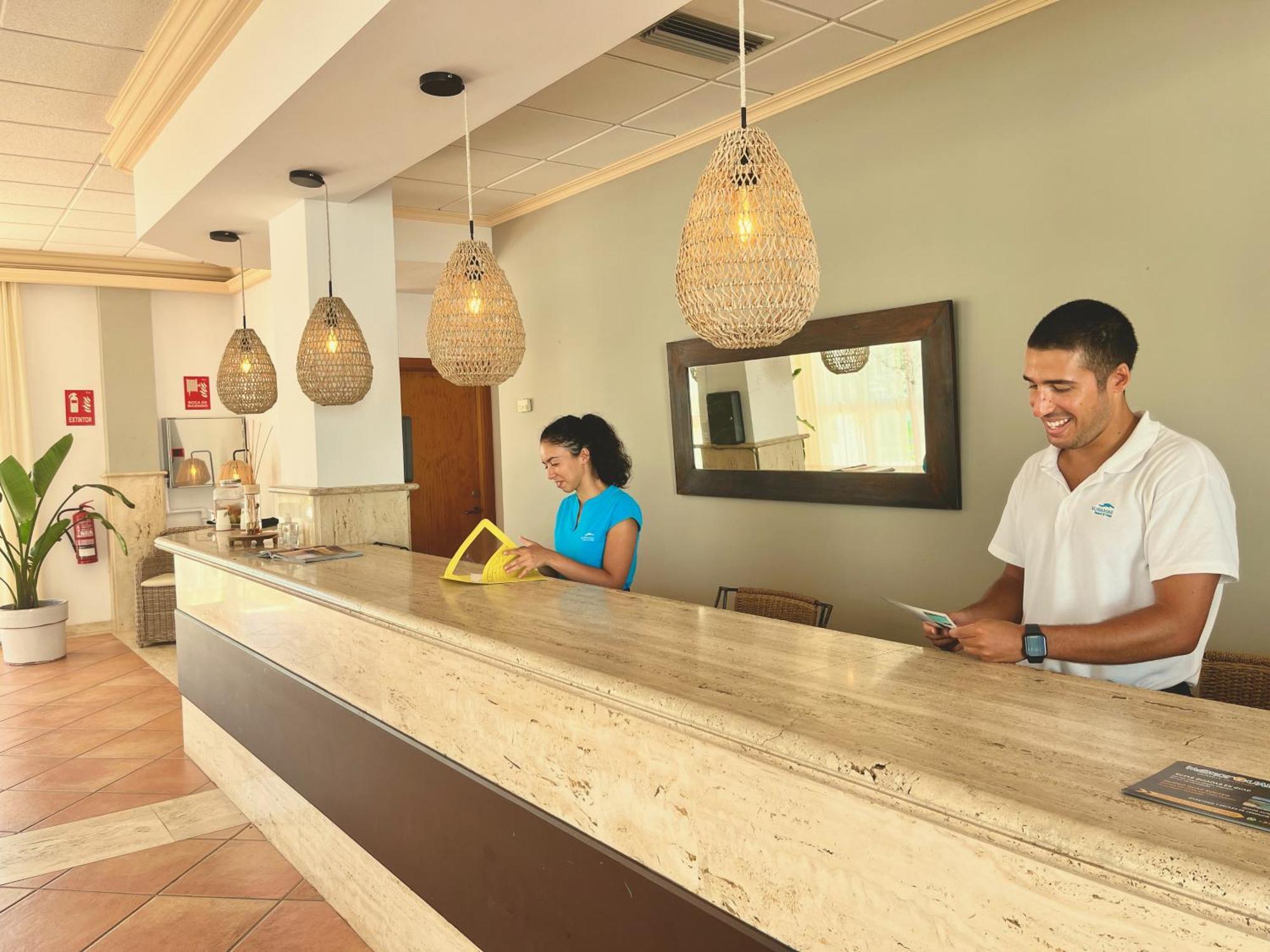 Nuramar Aparthotel Кала'н Бош Екстериор снимка